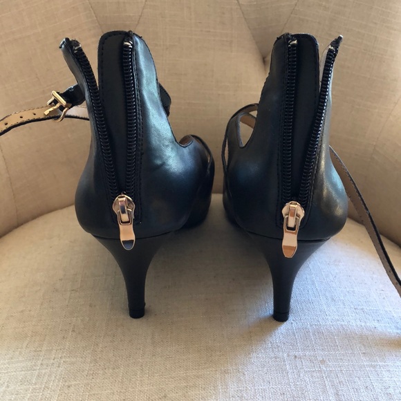 Ellen Tracy Sandal - Picture 3 of 4